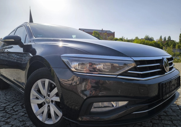Volkswagen Passat cena 73900 przebieg: 221000, rok produkcji 2020 z Gubin małe 596